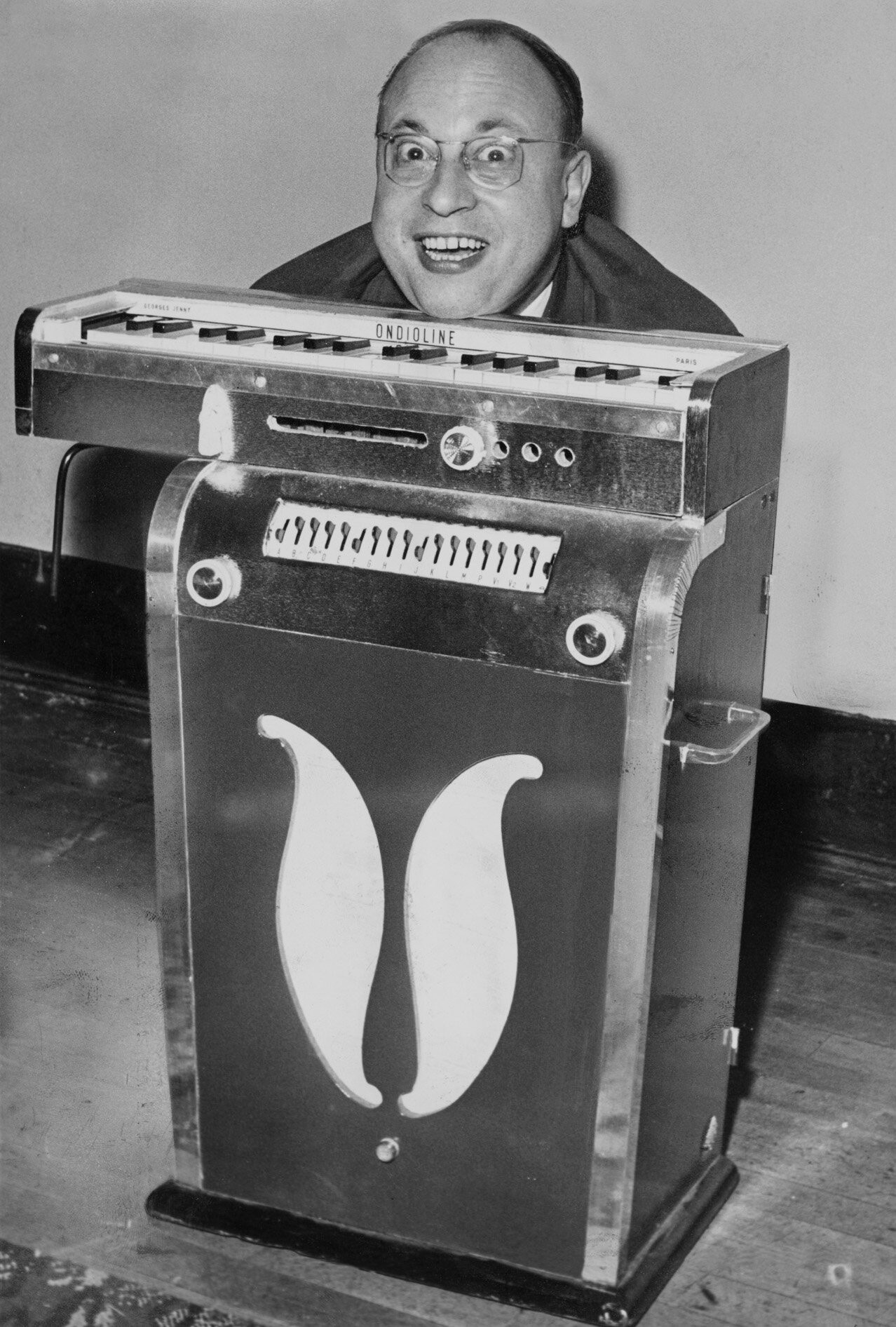Jean-Jacques Perrey demonstrates the Ondioline on I've Got A Secret (1960)